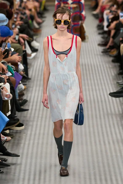 Look 27